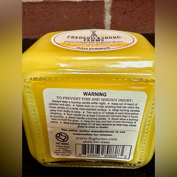 Fredericksburg Farms “Yellow Rose of Texas” Candle 🌼 - Picture 4 of 6